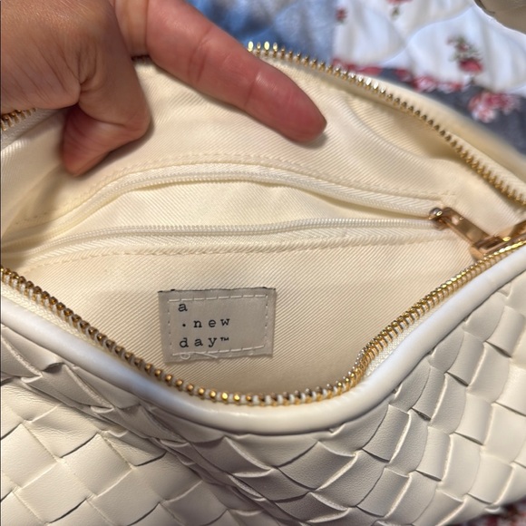 A New Day White Woven Hobo Bag - Picture 2 of 4